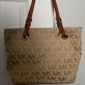 Michael Kors Purse for sale!!